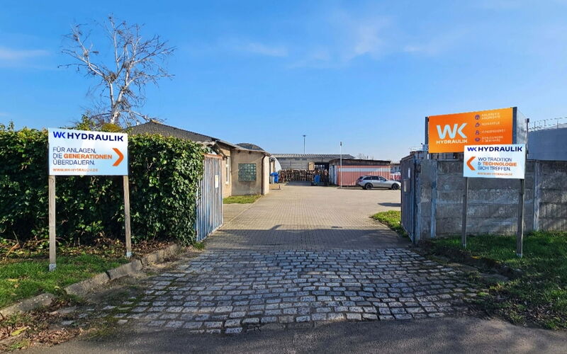 240419 Wk Hydraulik Schild Wegweiser Mockup2x