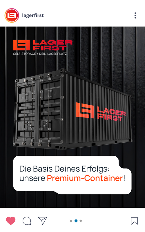Ein schwarzer Lagercontainer mit dem roten Logo von LAGER FIRST und dem Schriftzug \